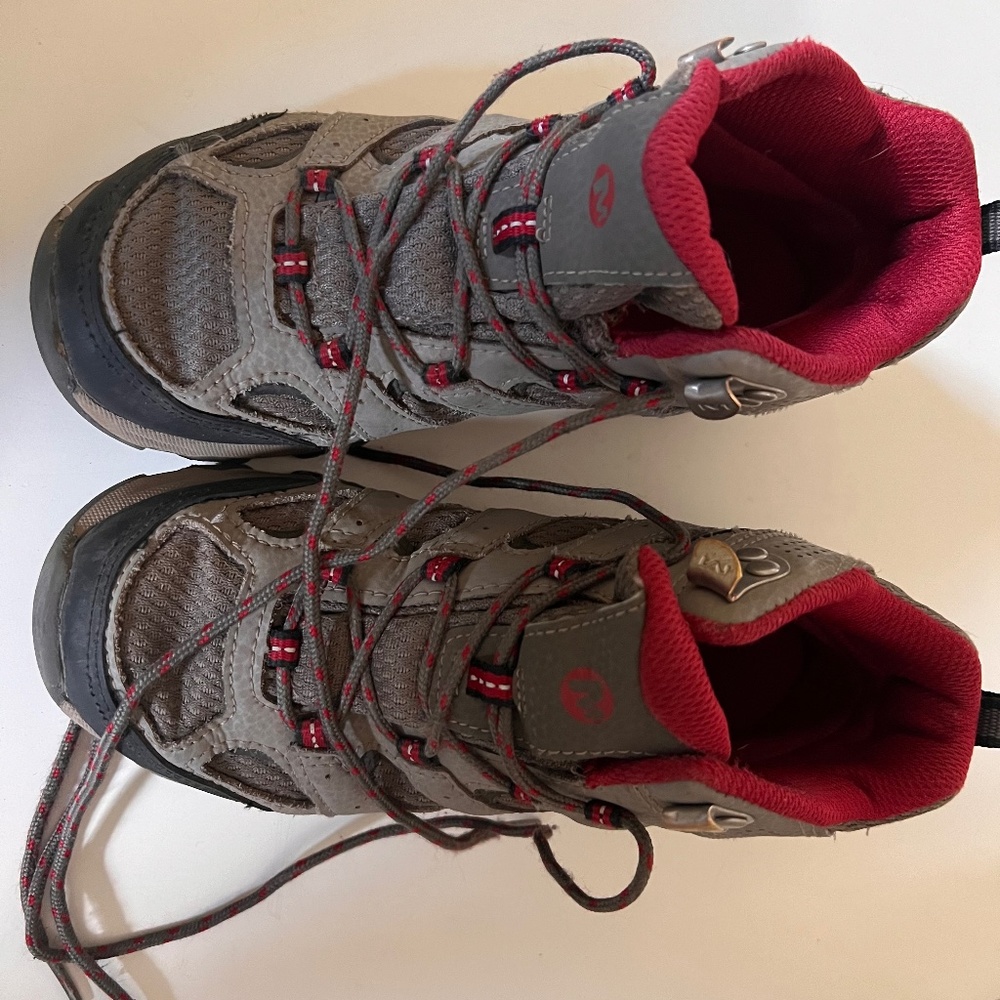 Merrill little kids hiking boots 1.5 wide